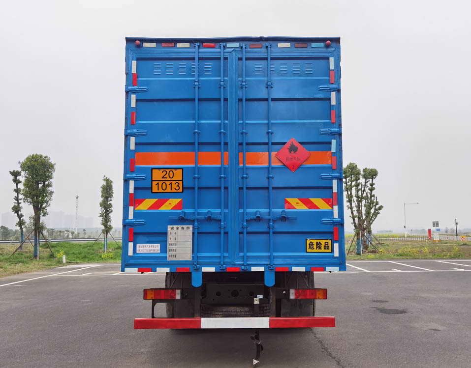 東駒牌LDW5327XRQ6D易燃?xì)怏w廂式運(yùn)輸車公告圖片