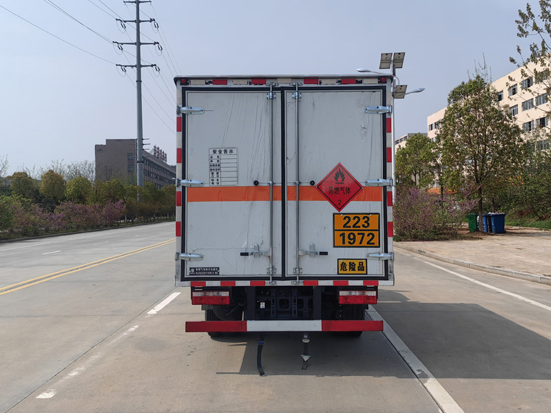 專(zhuān)威牌HTW5041XRQE6易燃?xì)怏w廂式運(yùn)輸車(chē)公告圖片