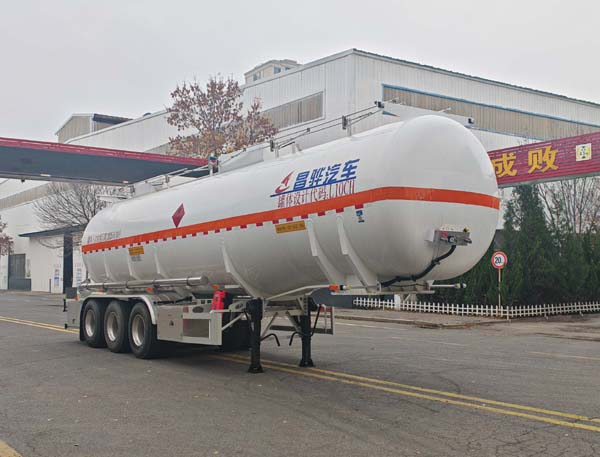 昌骅牌11.6米32.4吨3轴易燃液体罐式运输半挂车(HCH9407GRY41W)