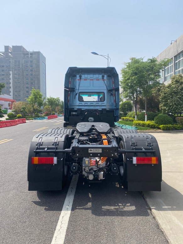 ZKH4252P4BEV6 宇通牌360马力后双桥,后八轮纯电动换电式纯电动半挂牵引车图片