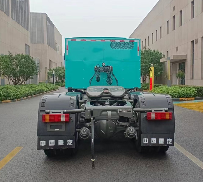 ZZ4259V3841Z1BEV 豪沃牌558马力后双桥,后八轮纯电动纯电动牵引汽车图片