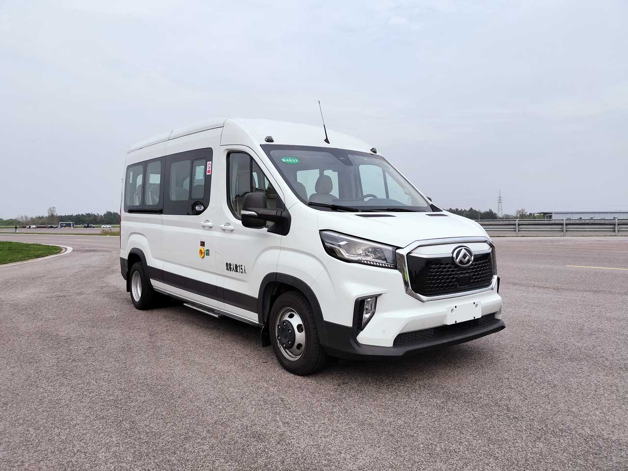 大通牌5.9米10座纯电动客车(SH6592H4BEV-5)