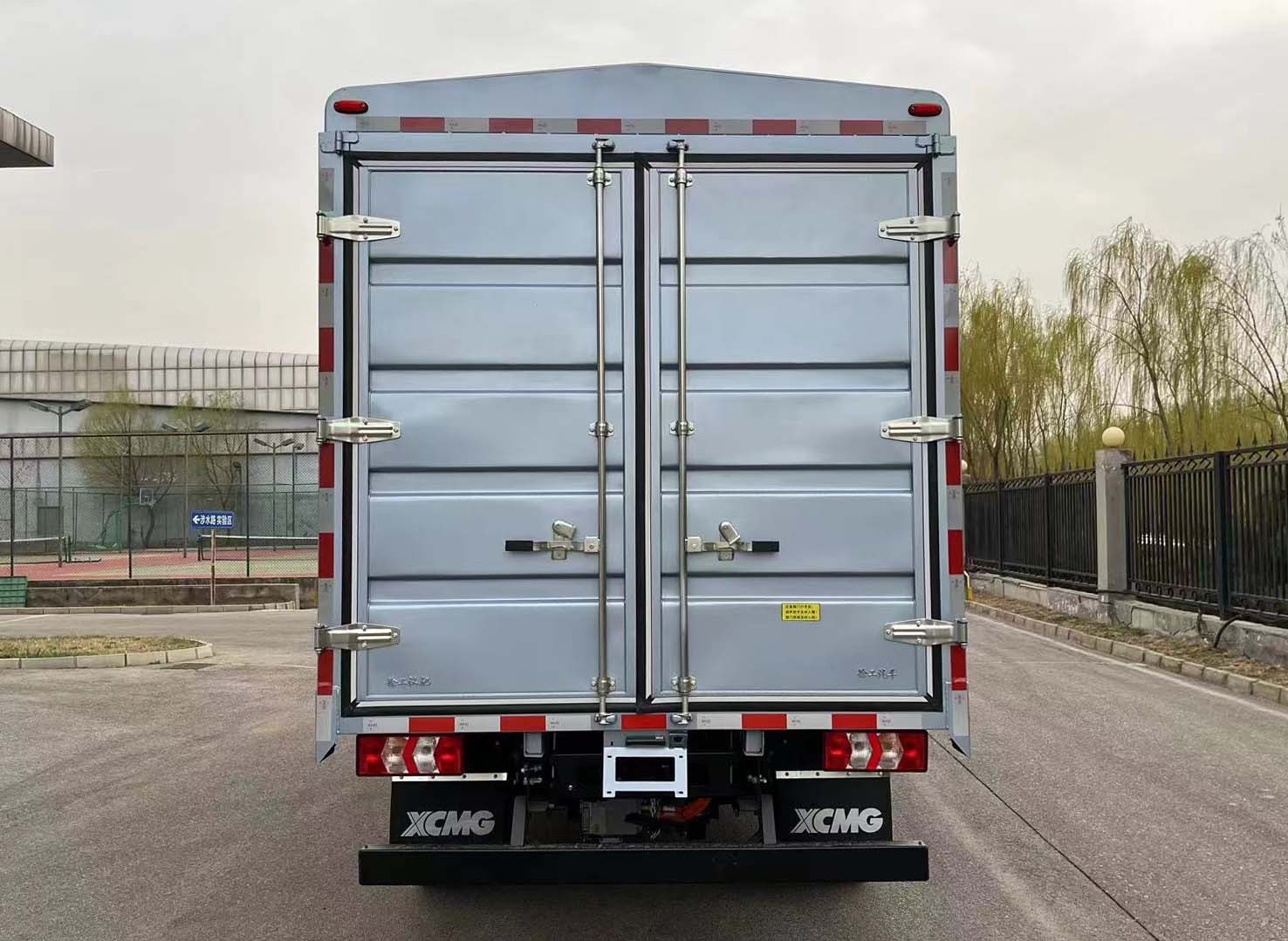 徐工牌XGA5045CCYBEVEA純電動(dòng)倉(cāng)柵式運(yùn)輸車公告圖片