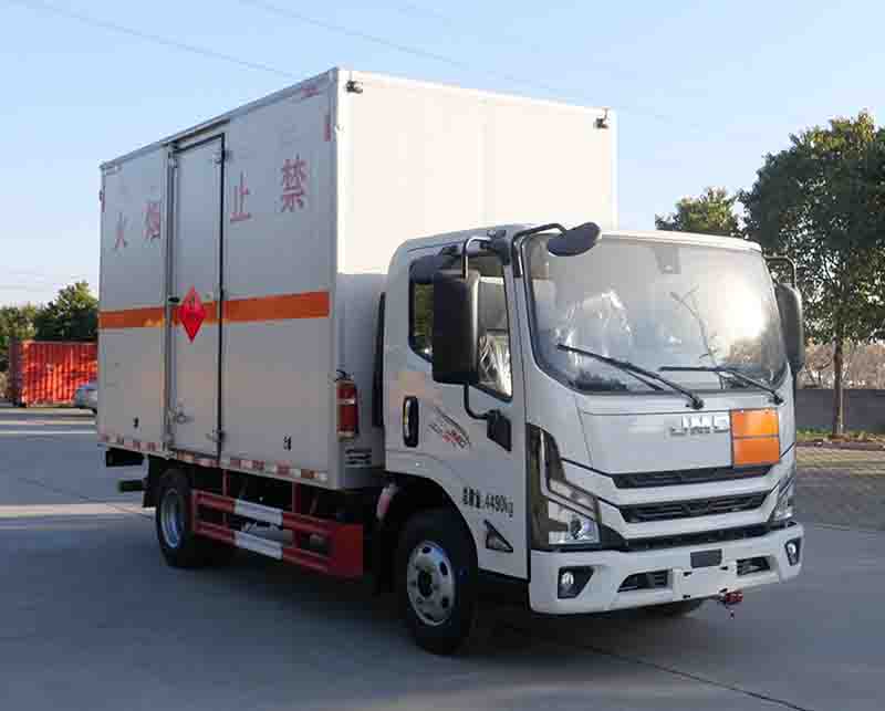 华通牌HCQ5044XRYJX6ZH易燃液体厢式运输车