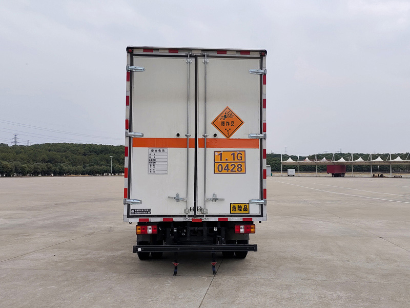 專威牌HTW5044XQYJX6爆破器材運輸車公告圖片