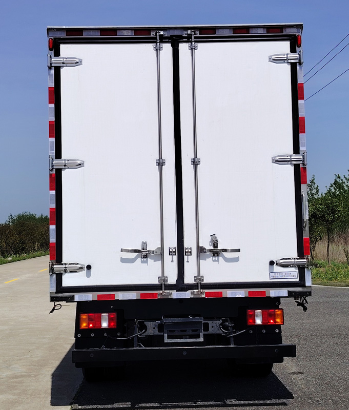 凌河牌LH5040XLCAHEV甲醇插電式增程混合動(dòng)力冷藏車公告圖片