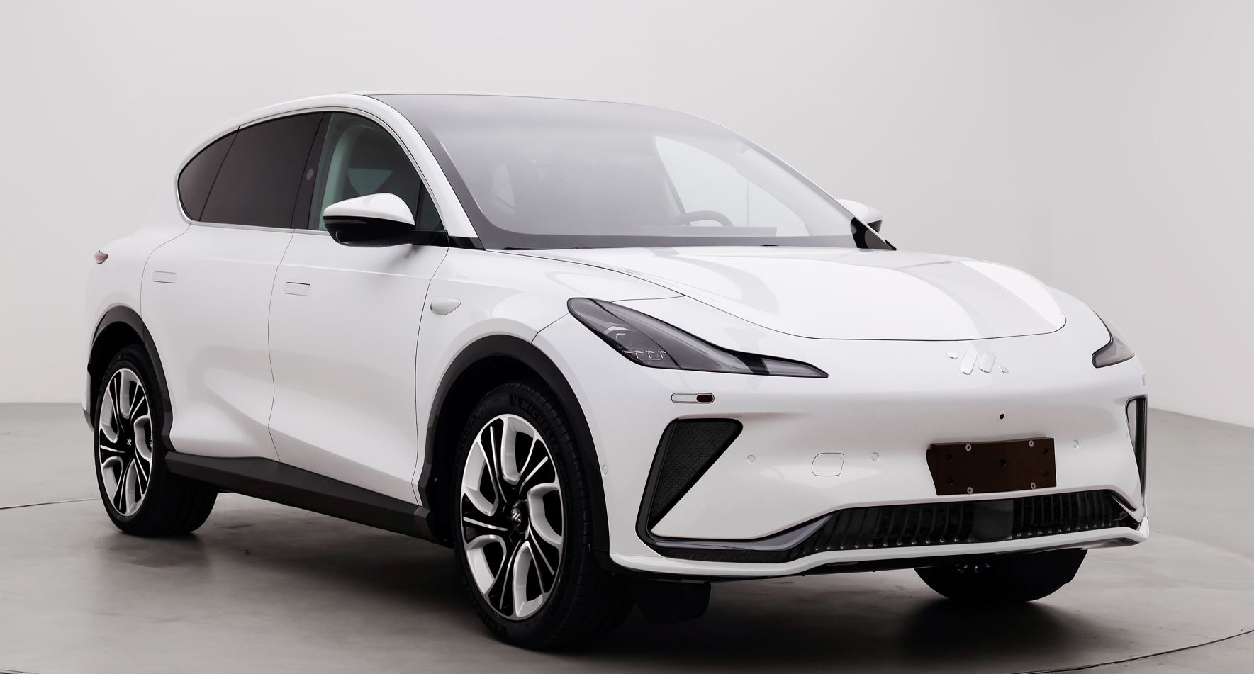 智己牌5米5座纯电动运动型乘用车(CSA6501LBEV6)