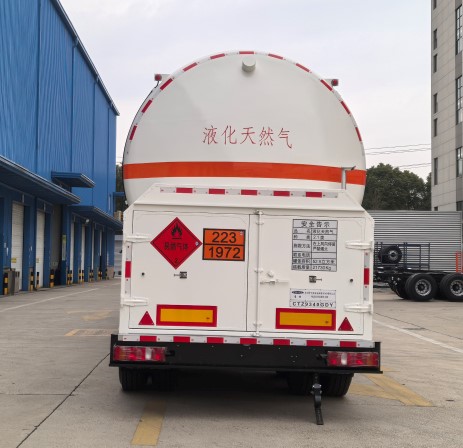 低温液体运输半挂车图片