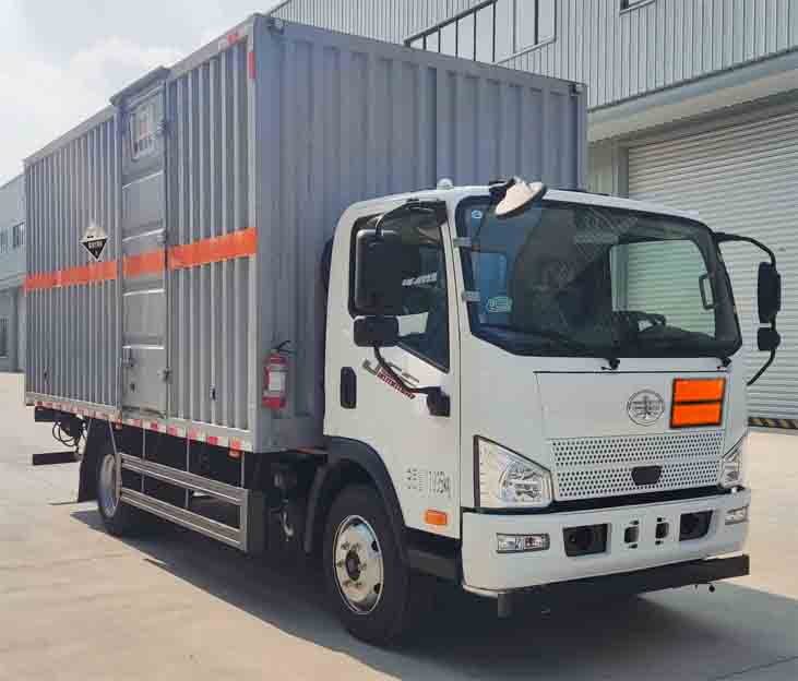 襄鑫鼎牌XDV5121XFWCA6腐蚀性物品厢式运输车