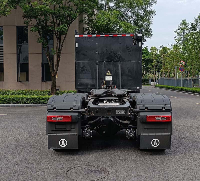 ND4250BBXJ3Z02BEV 北奔牌558马力后双桥,后八轮纯电动纯电动牵引汽车图片