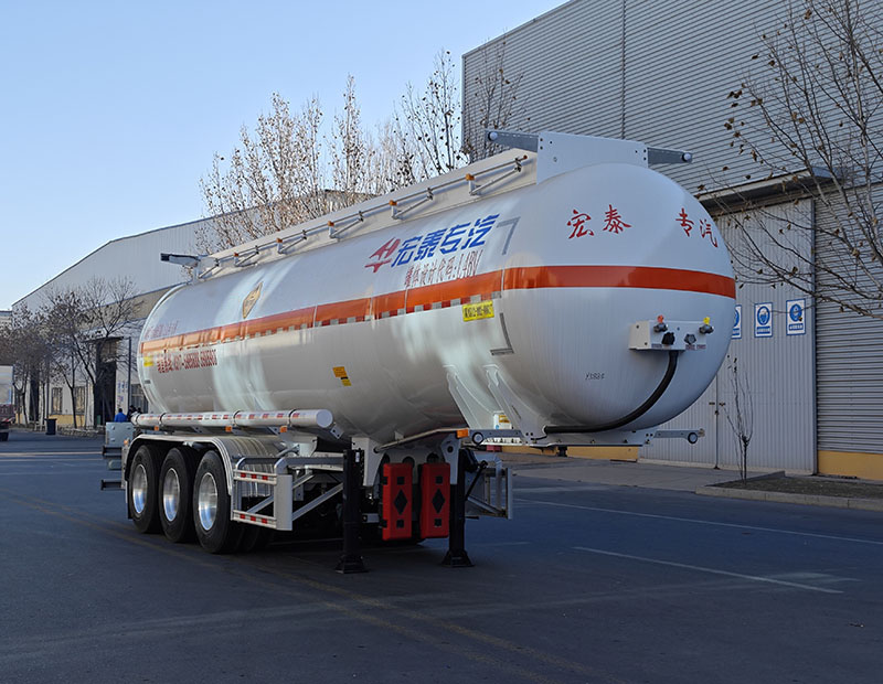 正康宏泰牌10.9米34.1吨3轴氧化性物品罐式运输半挂车(HHT9405GYW)