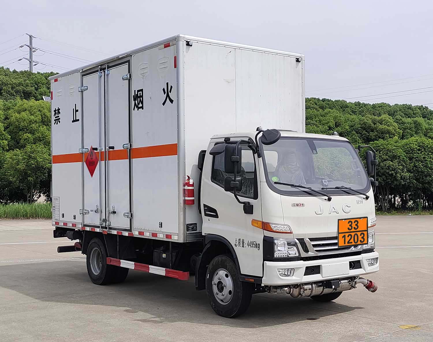 专威牌HTW5040XRYH6易燃液体厢式运输车