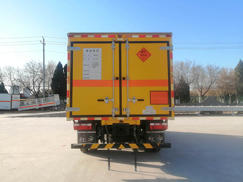 紅宇牌HYJ5090XQY-EQ爆破器材運(yùn)輸車(chē)公告圖片