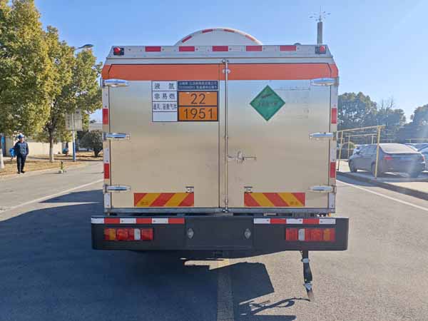 五峰牌JXY5260GDY3低溫液體運(yùn)輸車公告圖片