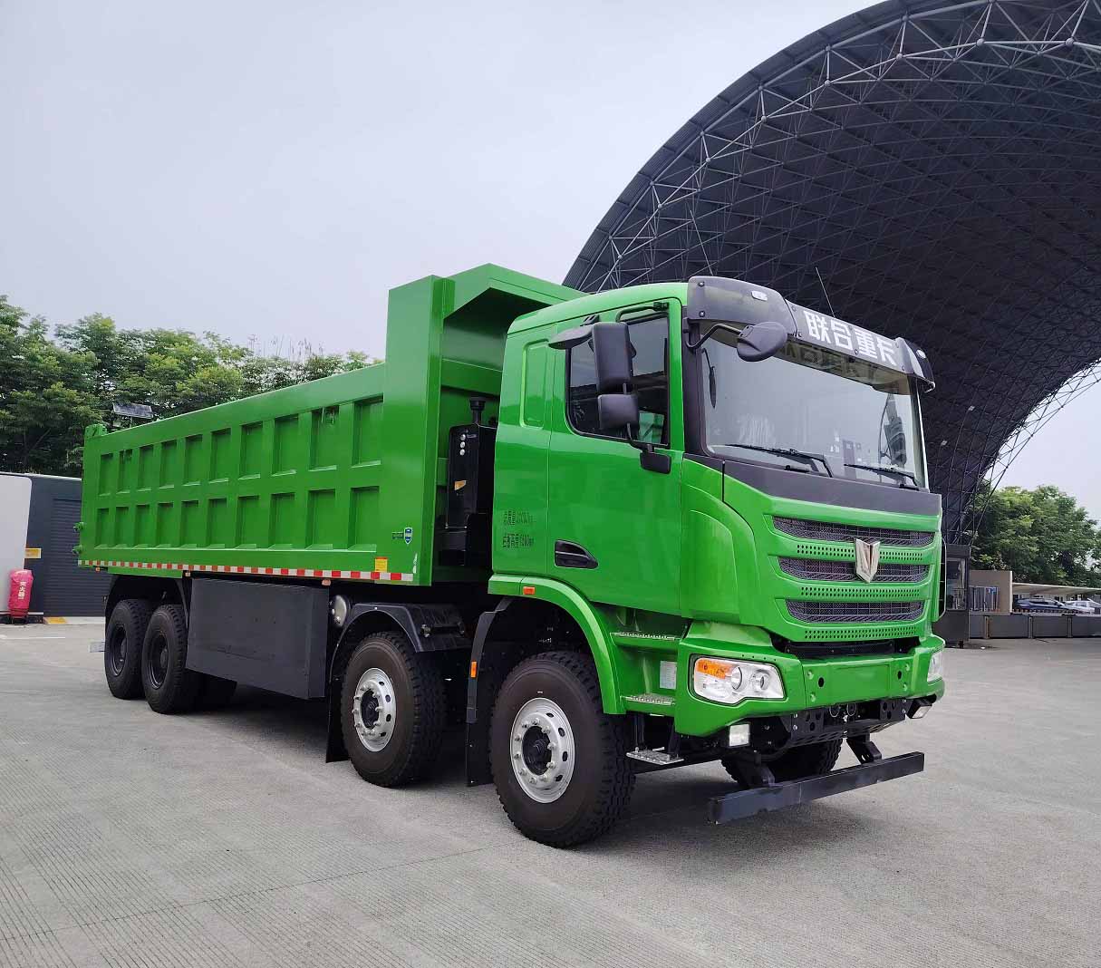 集瑞联合牌 694马力 前四后八 纯电动自卸汽车(QCC3313BEVH6-8)