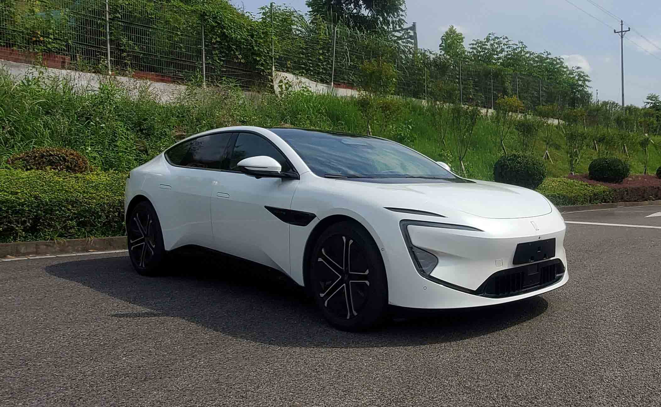 阿维塔牌纯电动轿车(SC7001GABBEV)