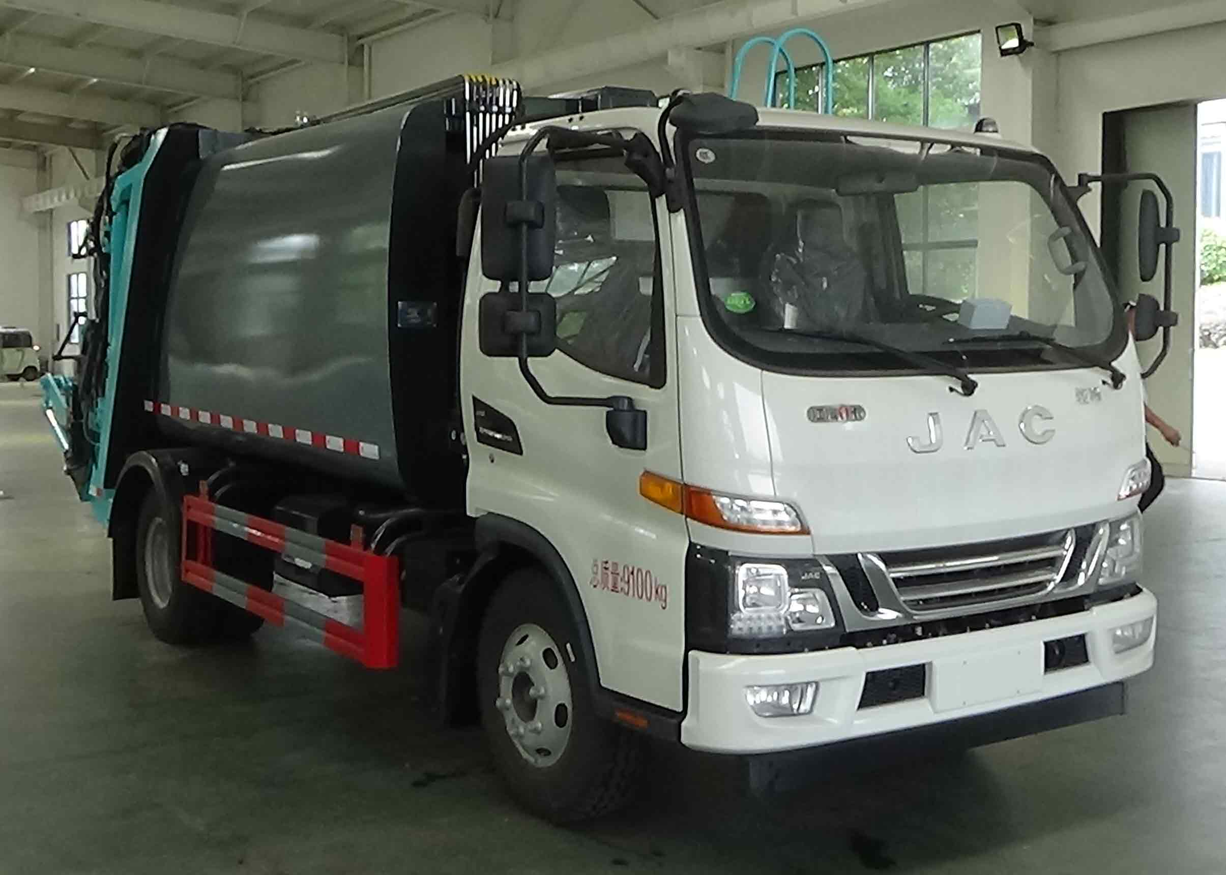程力威牌CLW5090ZYS6LZ压缩式垃圾车