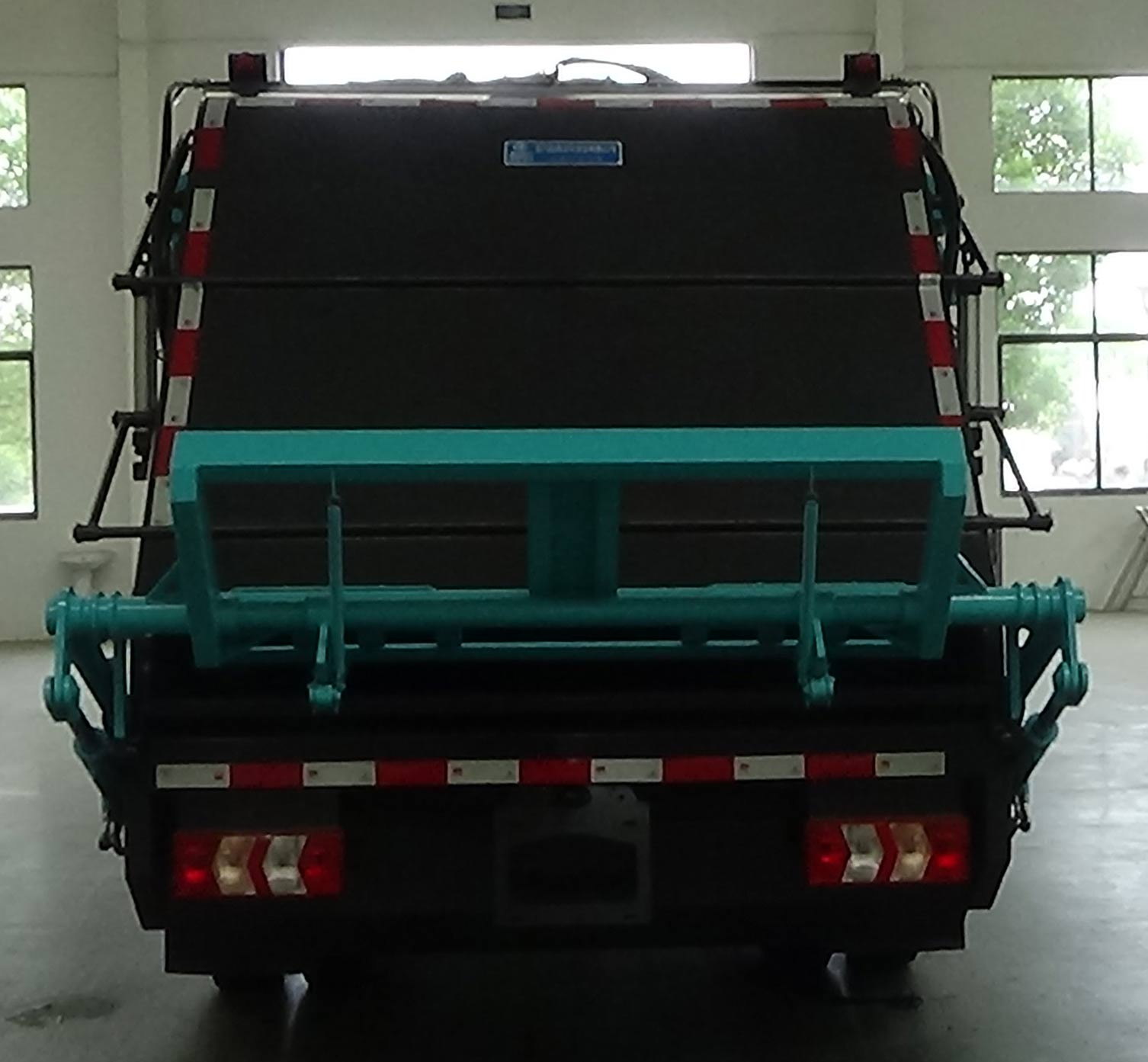 程力威牌CLW5090ZYS6LZ壓縮式垃圾車公告圖片