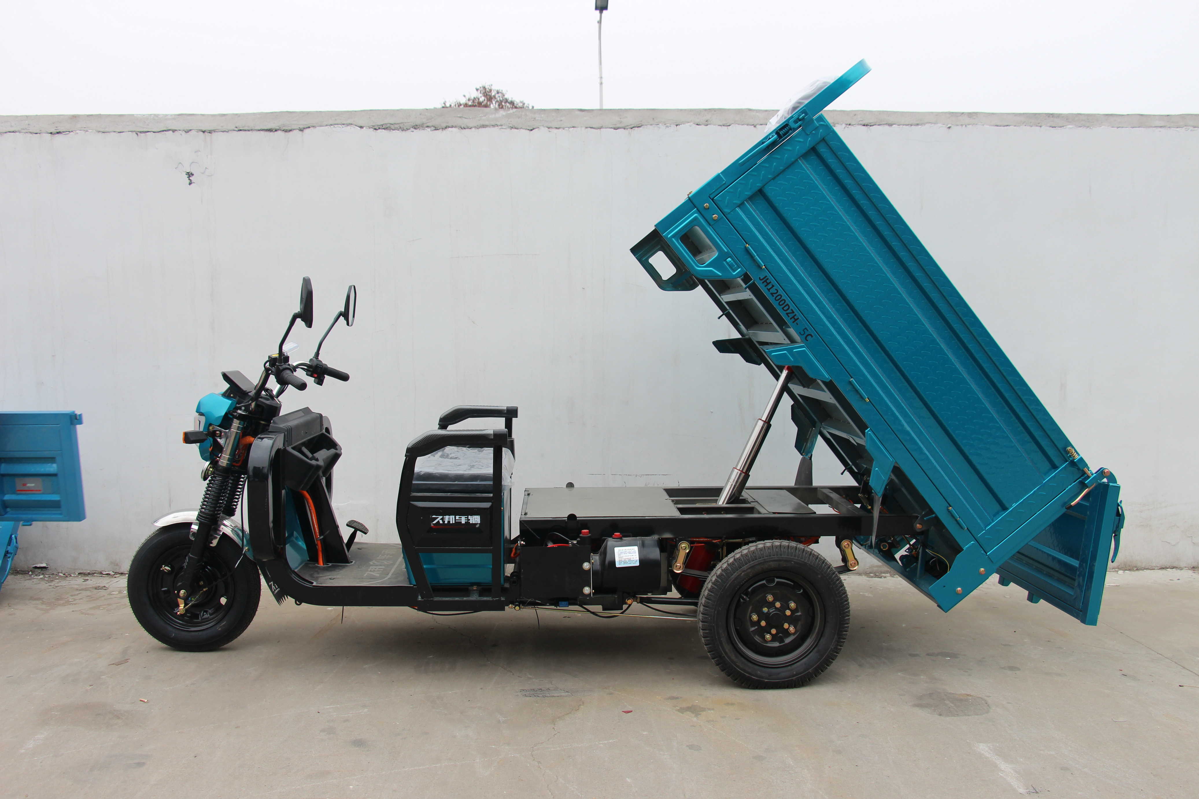 京淮牌JH1200DZH-5C电动正三轮摩托车公告图片