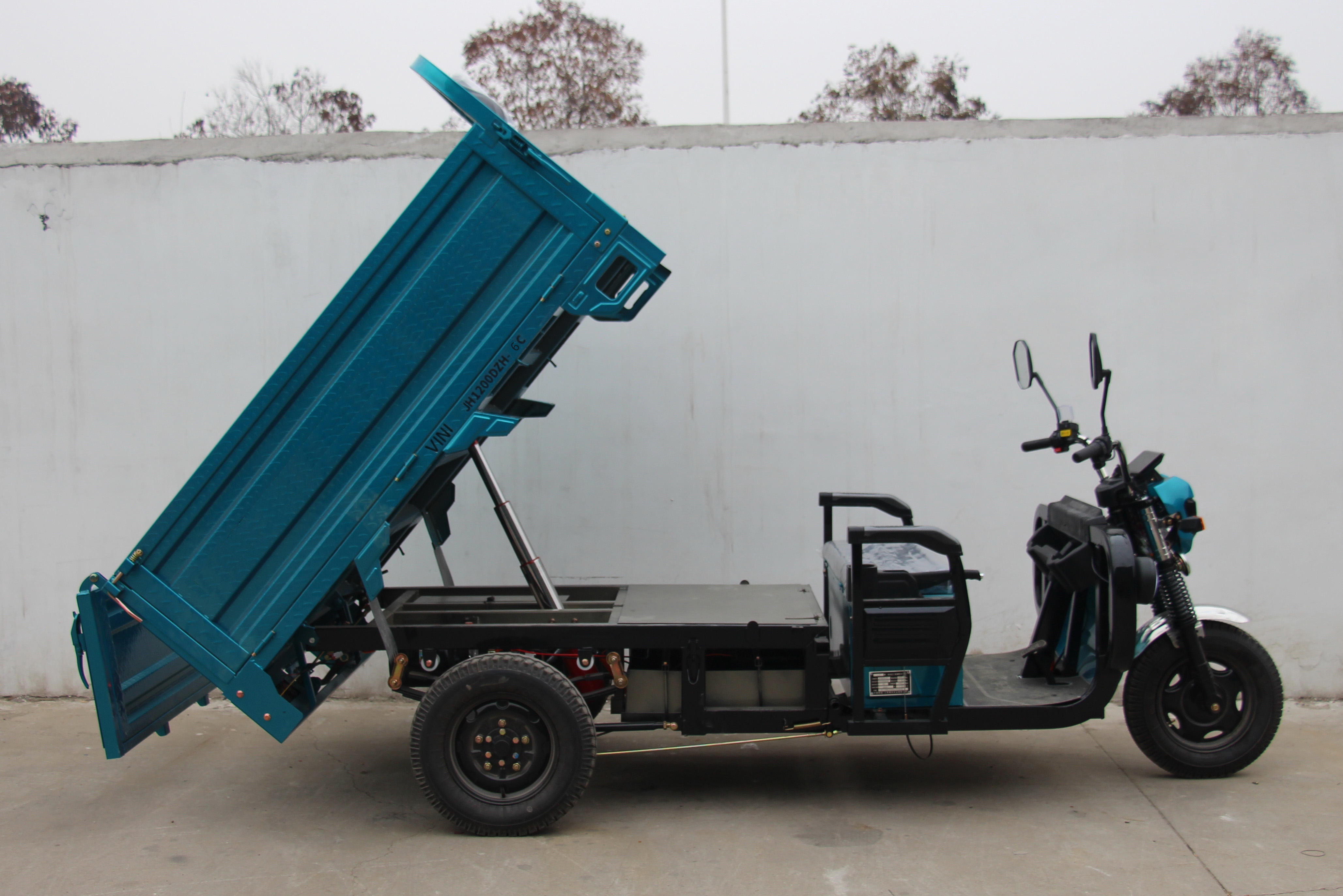 京淮牌JH1200DZH-6C电动正三轮摩托车公告图片