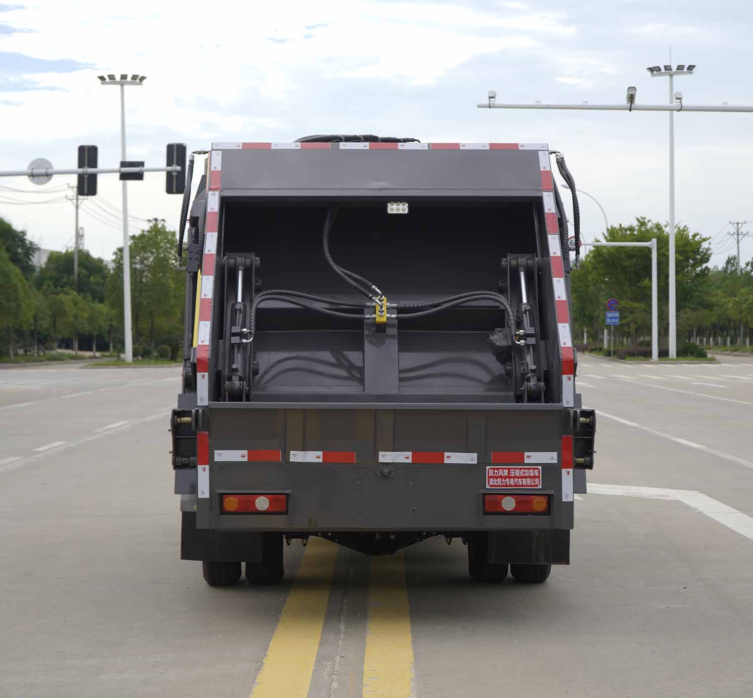 凱力風(fēng)牌KLF5043ZYSE6壓縮式垃圾車公告圖片