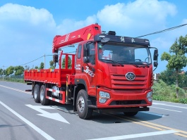 随车起重运输车