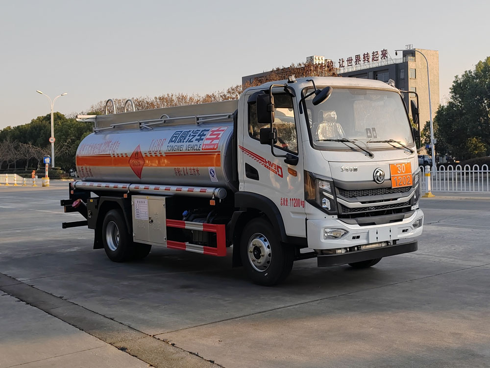 专威牌HTW5116GJYEHC6加油车