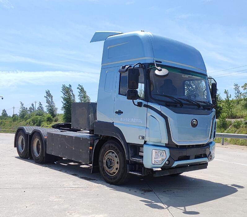 ZKH4252P4BEV8 宇通牌612马力后双桥,后八轮纯电动纯电动半挂牵引车图片