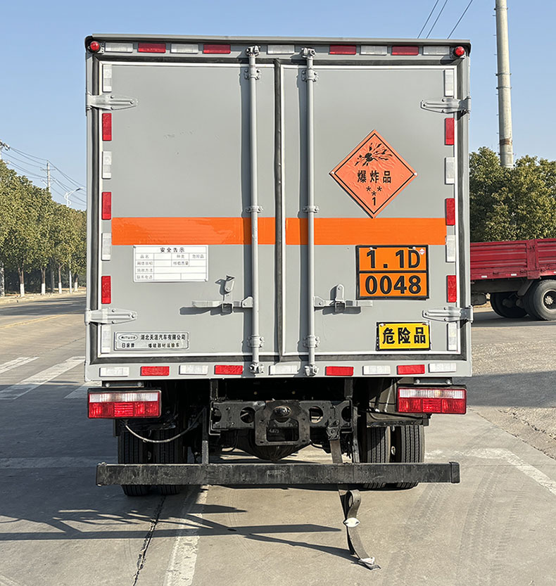 日途牌HTY5040XQYCA6爆破器材運(yùn)輸車(chē)公告圖片