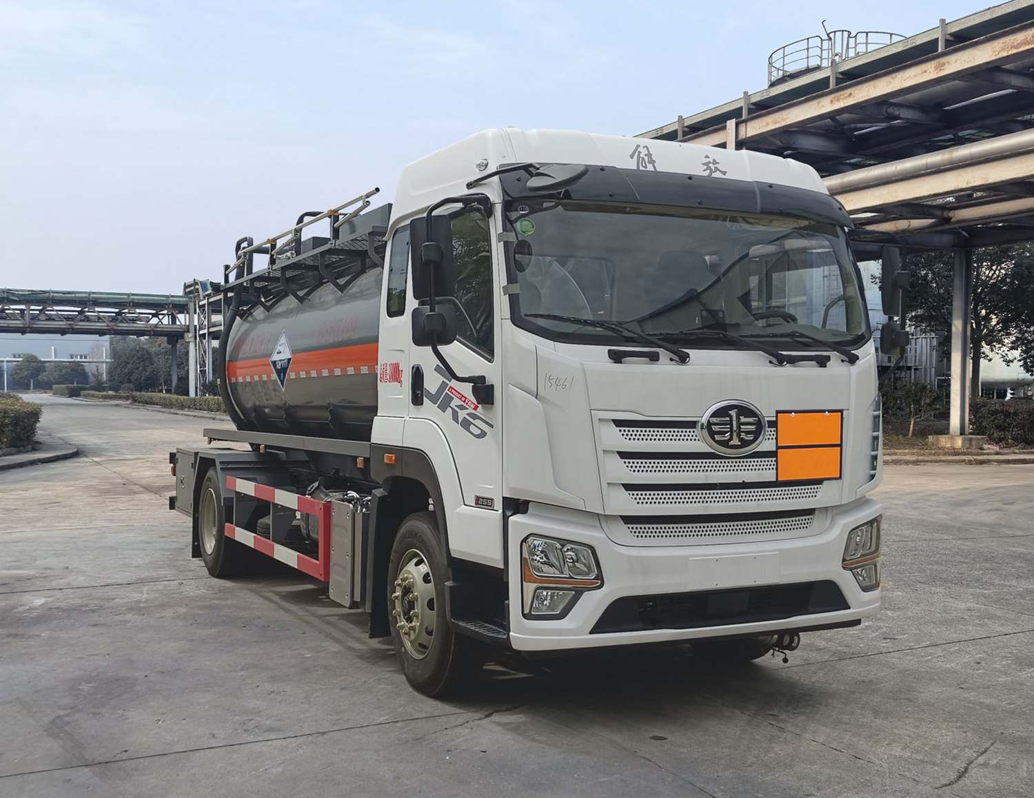 齐星牌QXC5180GFWC6Q腐蚀性物品罐式运输车