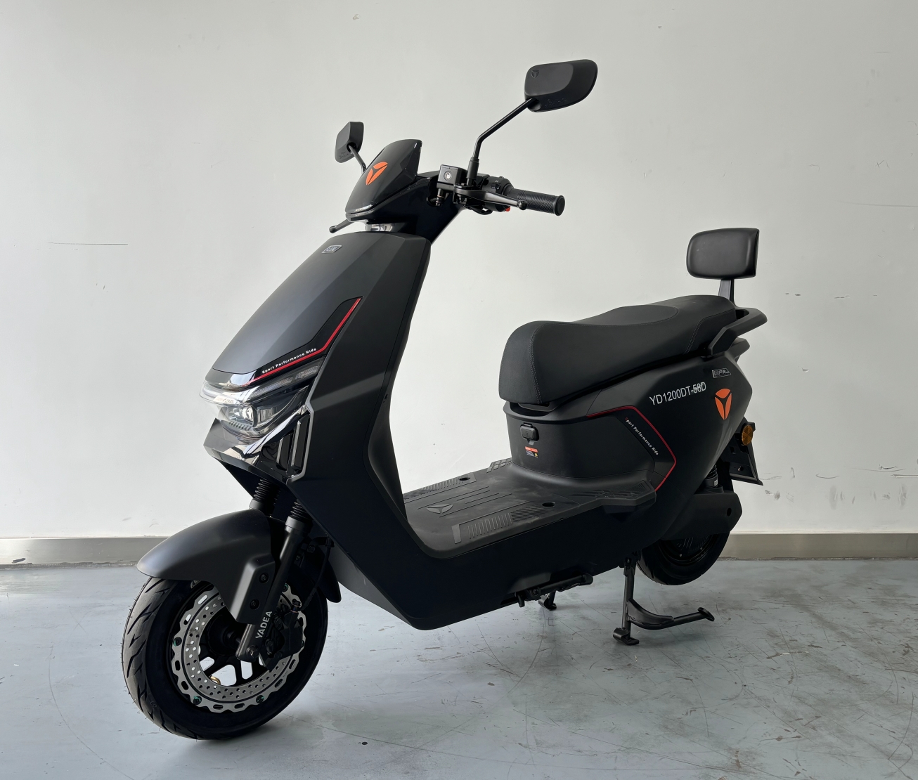 YD1200DT-58D 雅迪牌纯电动前盘式后盘式/鼓式电动两轮摩托车图片