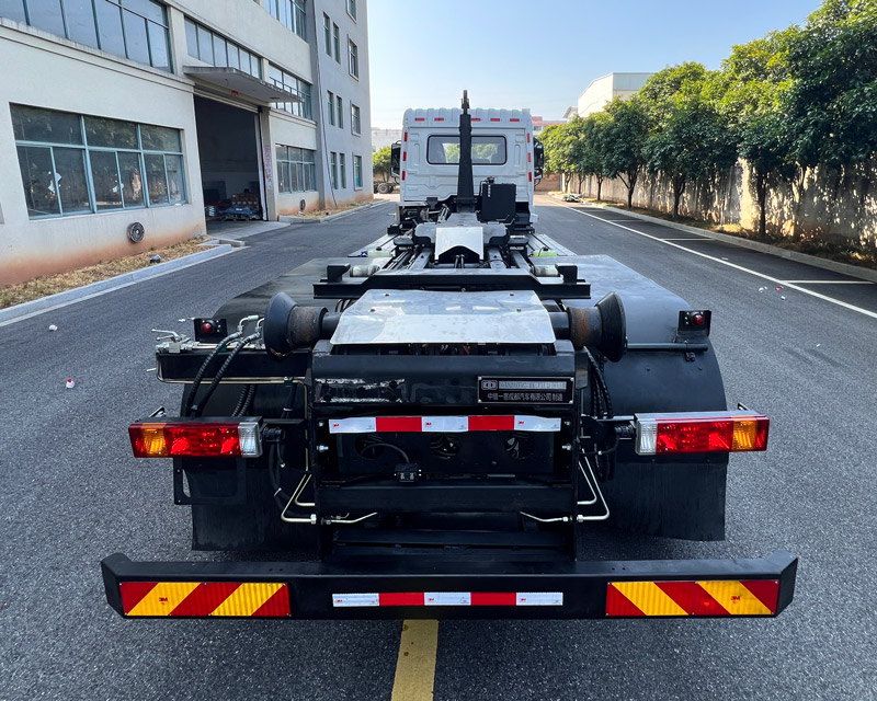 中植汽车牌CDL5250ZXXSHBEV纯电动车厢可卸式垃圾车公告图片