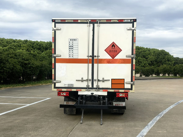 易燃液体厢式运输车图片