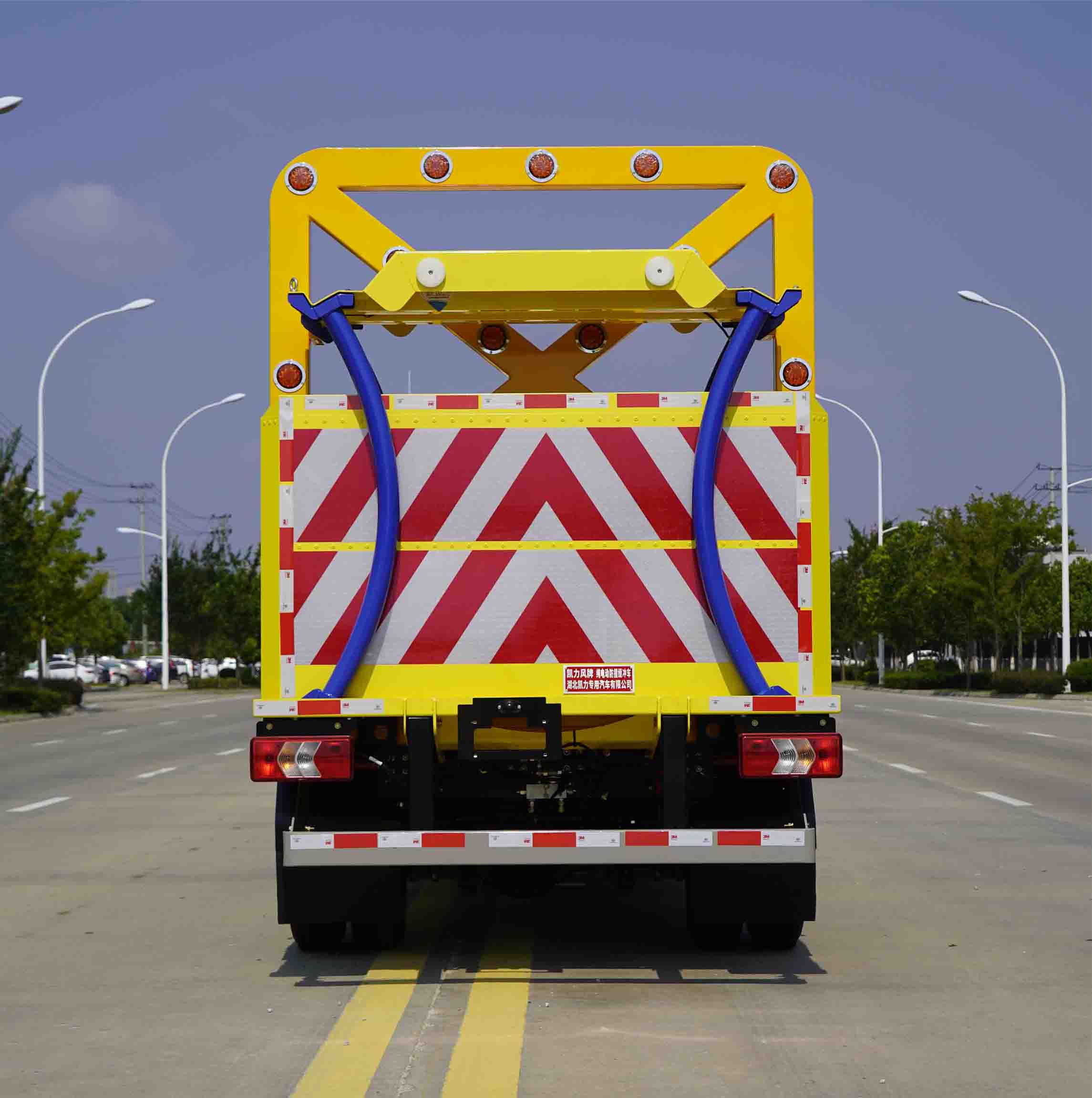 凱力風牌KLF5040TFZBEV純電動防撞緩沖車公告圖片