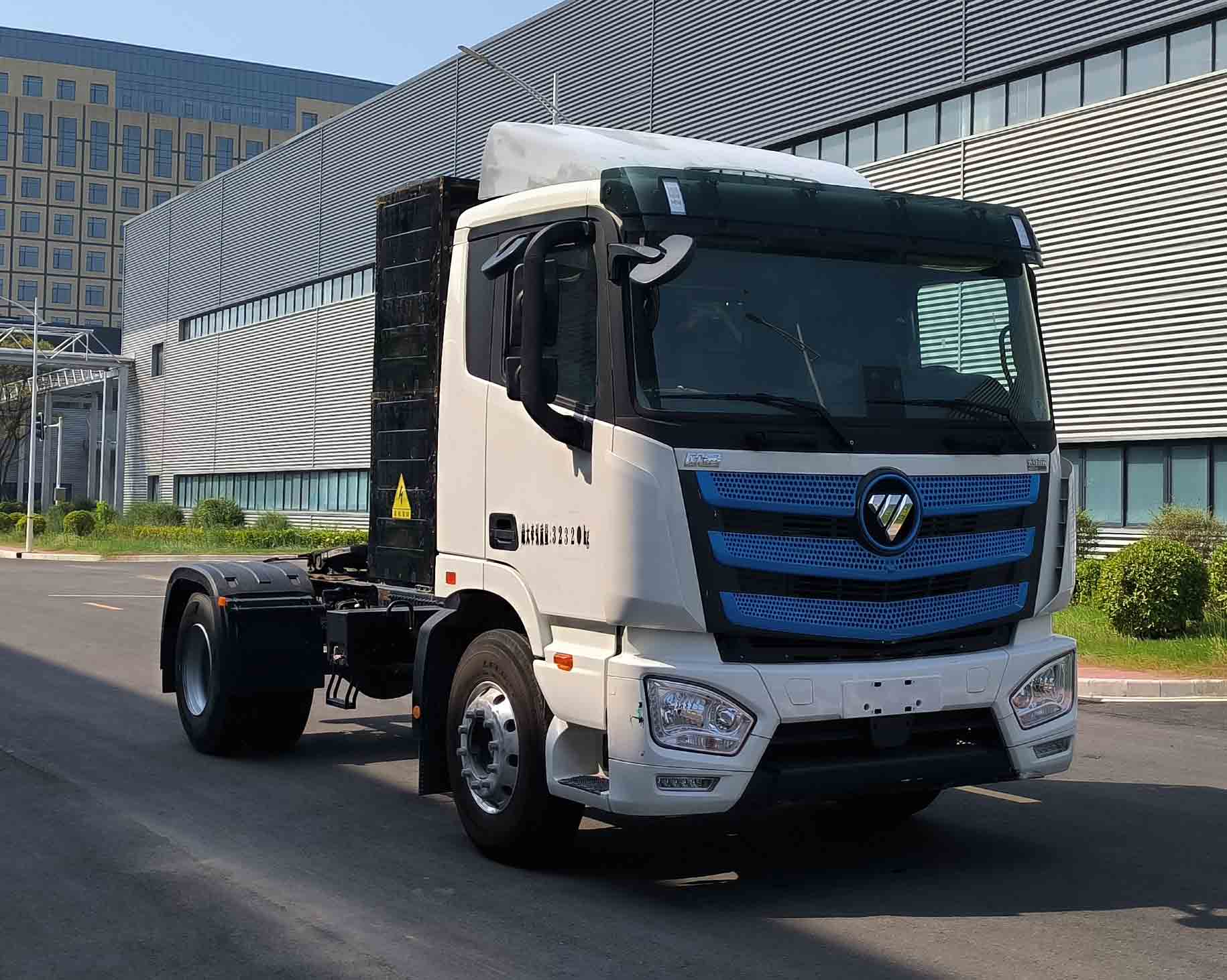欧曼牌 326马力 换电式纯电动半挂牵引车(BJ4189EVADF-03)