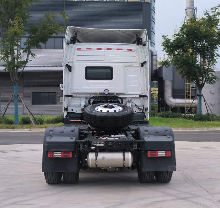 BJ4189EVADF-04 欧曼牌326马力单桥纯电动换电式纯电动半挂牵引车图片