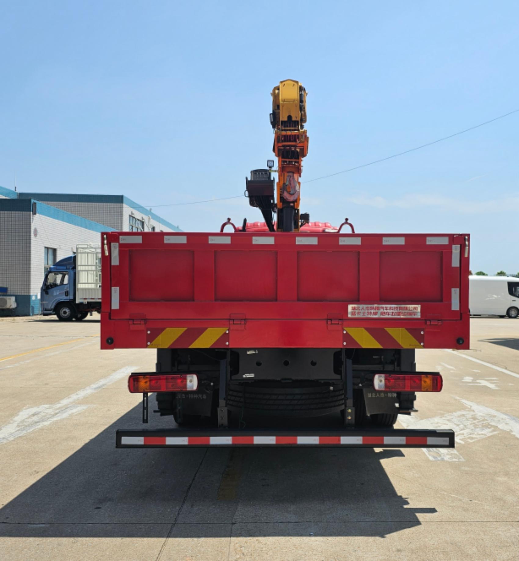 猛卡士特牌XCL5181JSQS6隨車起重運輸車公告圖片
