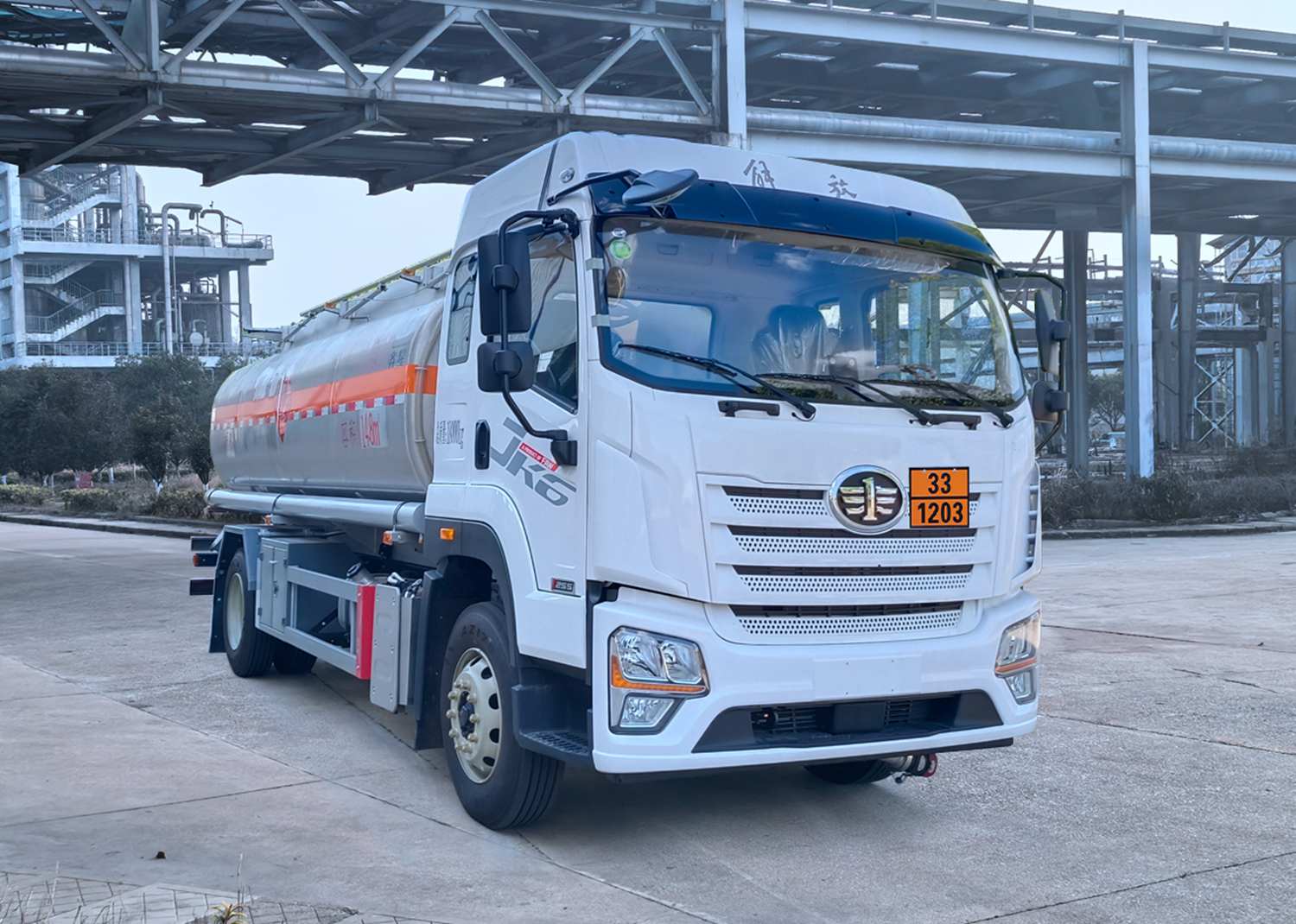 QXC5181GYYC6Q型铝合金运油车图片