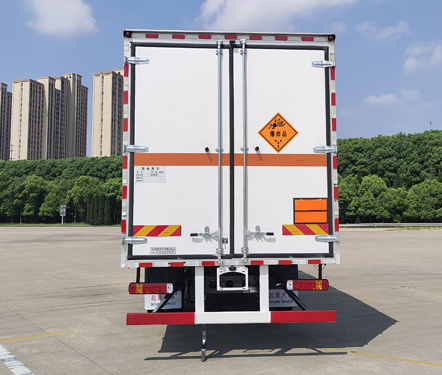 百捷牌QYY5187XQYZZ6爆破器材運(yùn)輸車公告圖片