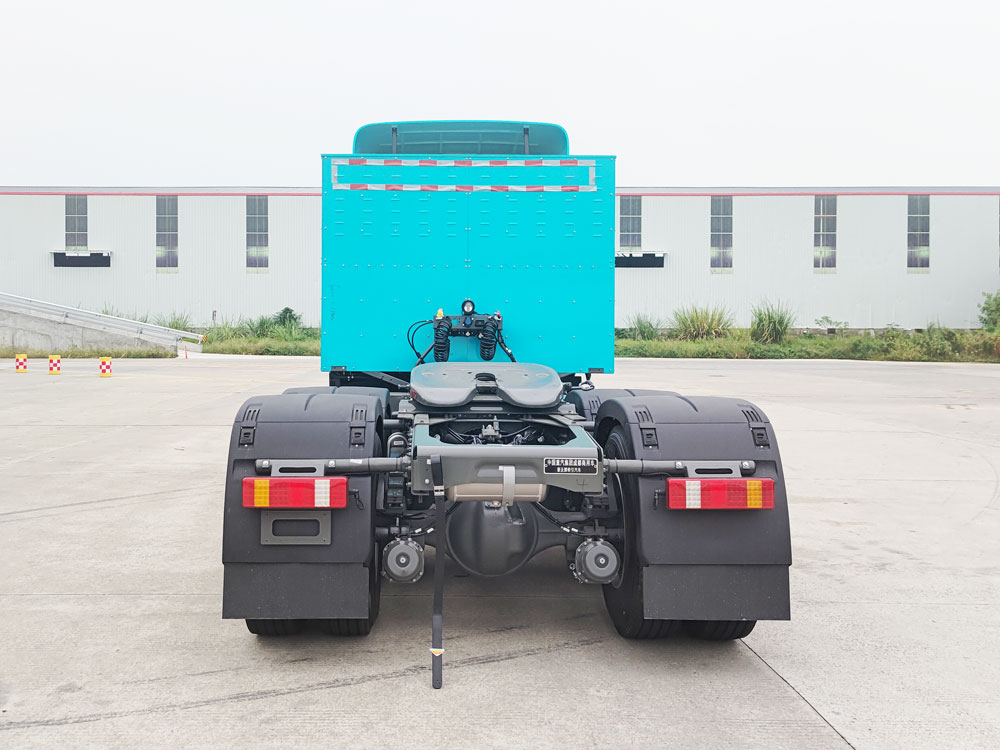 豪沃牌ZZ4254V3841Z1SEV换电式纯电动牵引汽车公告图片