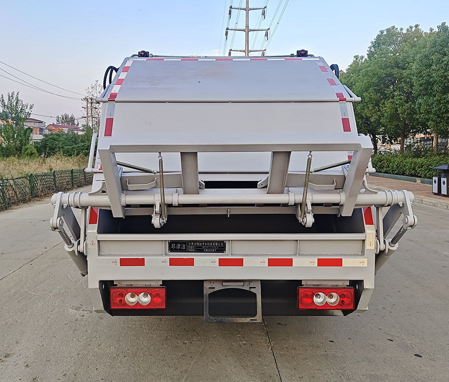 耶律潔牌SWT5071ZYSBJ6壓縮式垃圾車公告圖片