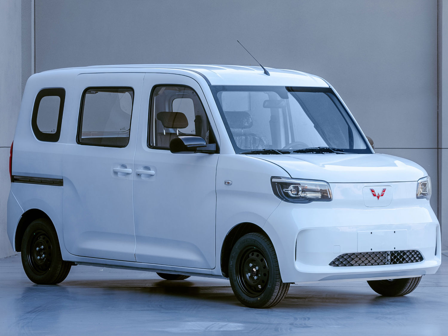 五菱牌LZW7001EVE1型纯电动轿车