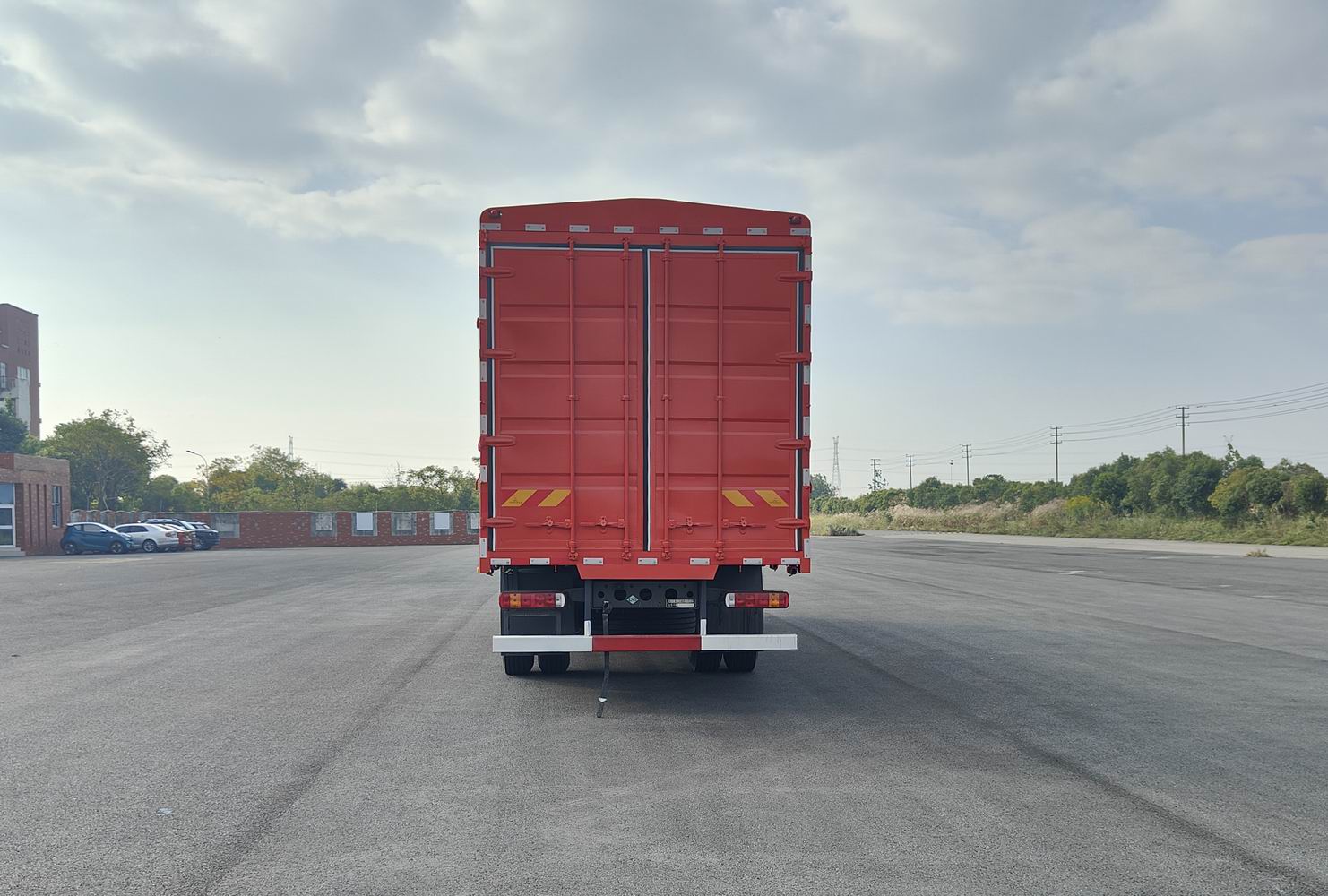 汕德卡牌ZZ5256CCYN56CGF1L倉(cāng)柵式運(yùn)輸車公告圖片