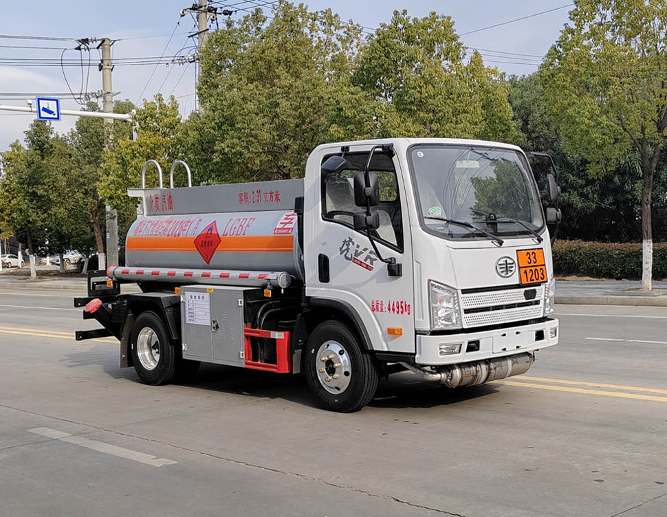 专威牌HTW5041GJYCAQ6加油车