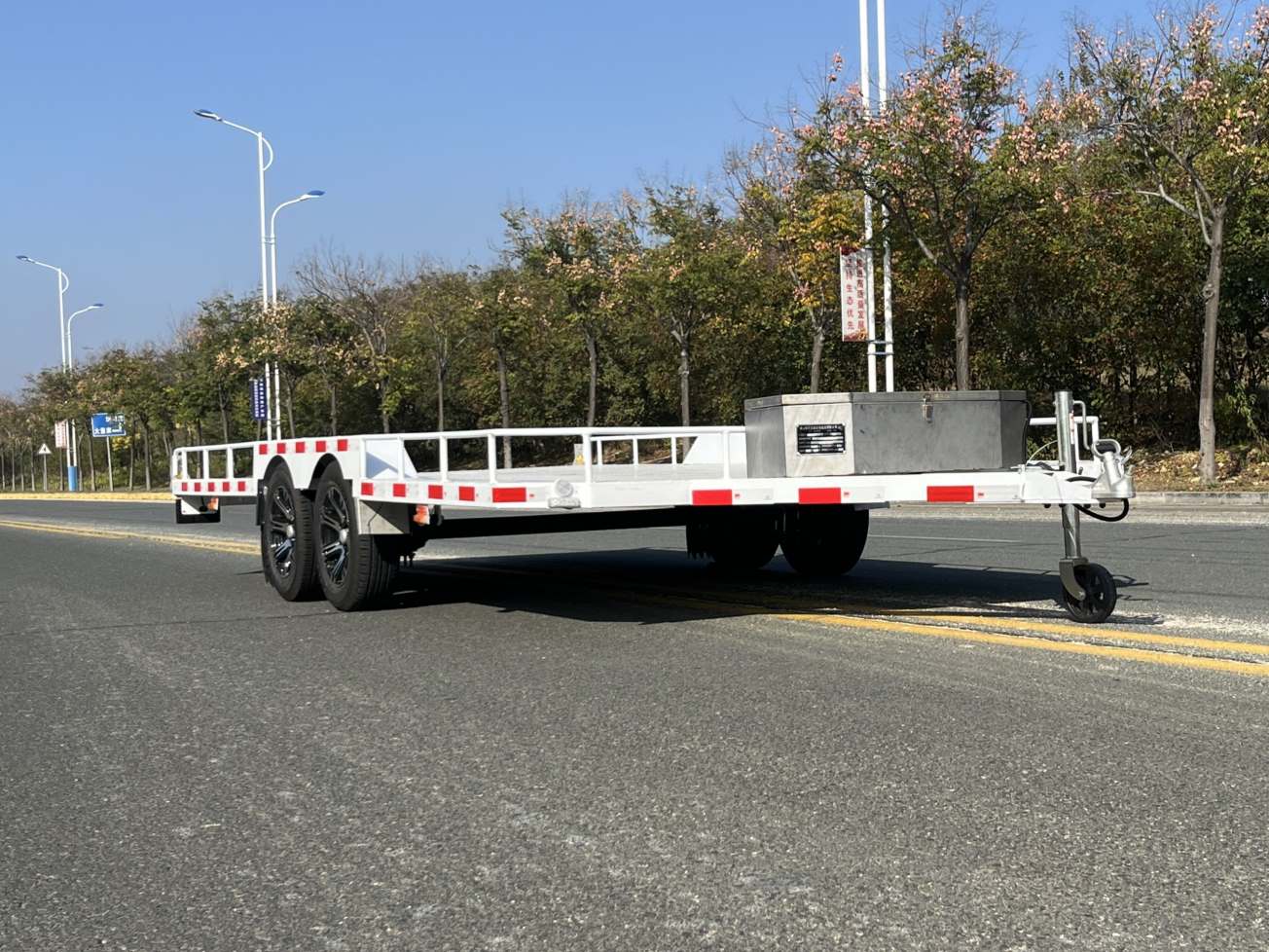 梁山扬天牌6.5米1.8吨2轴运输类中置轴挂车(SDB9021)
