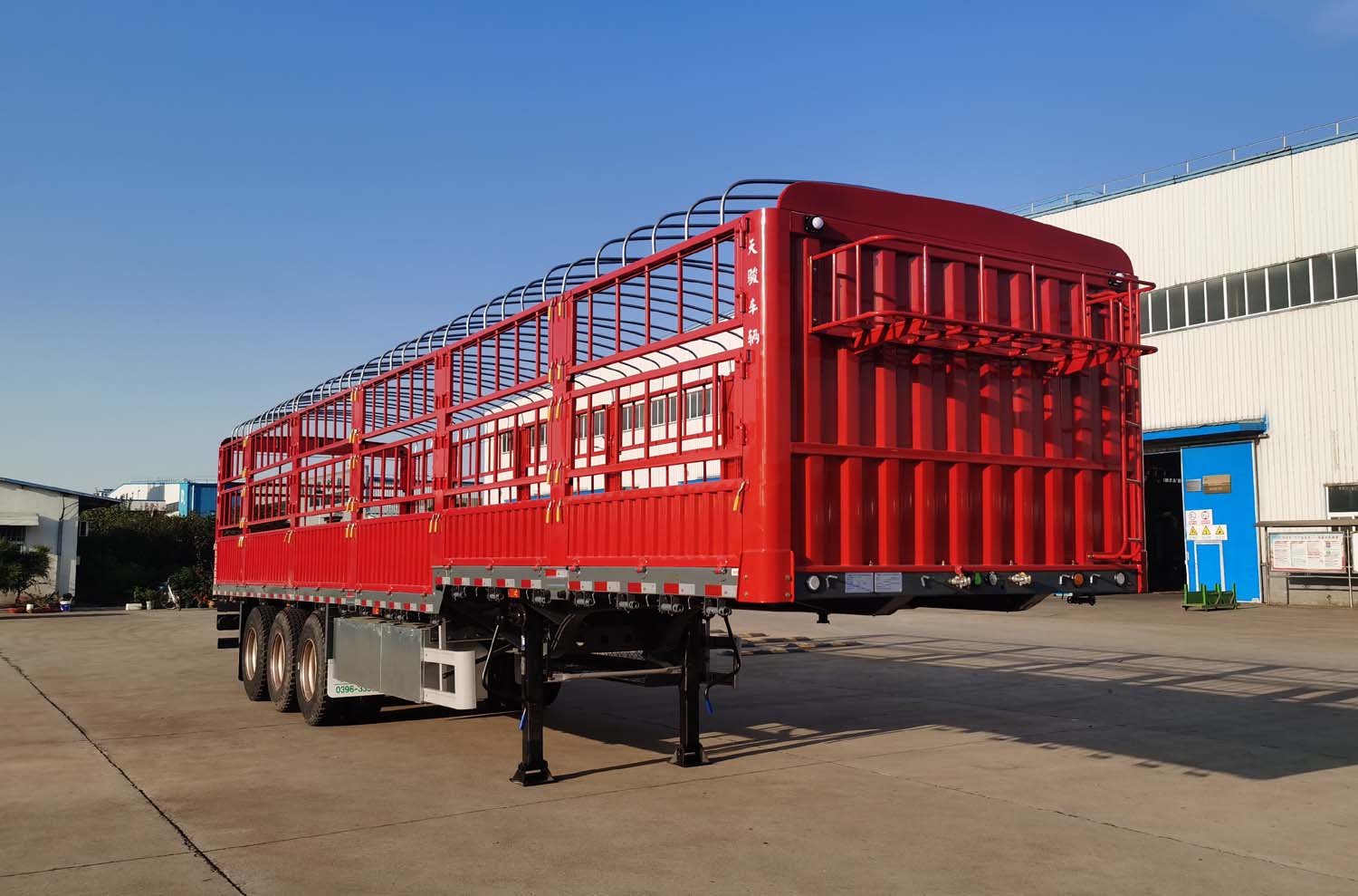 天骏德锦牌13米34.7吨3轴仓栅式运输半挂车(TJV9400CCYR)