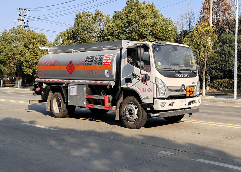 专威牌HTW5128GJYBAQ6加油车