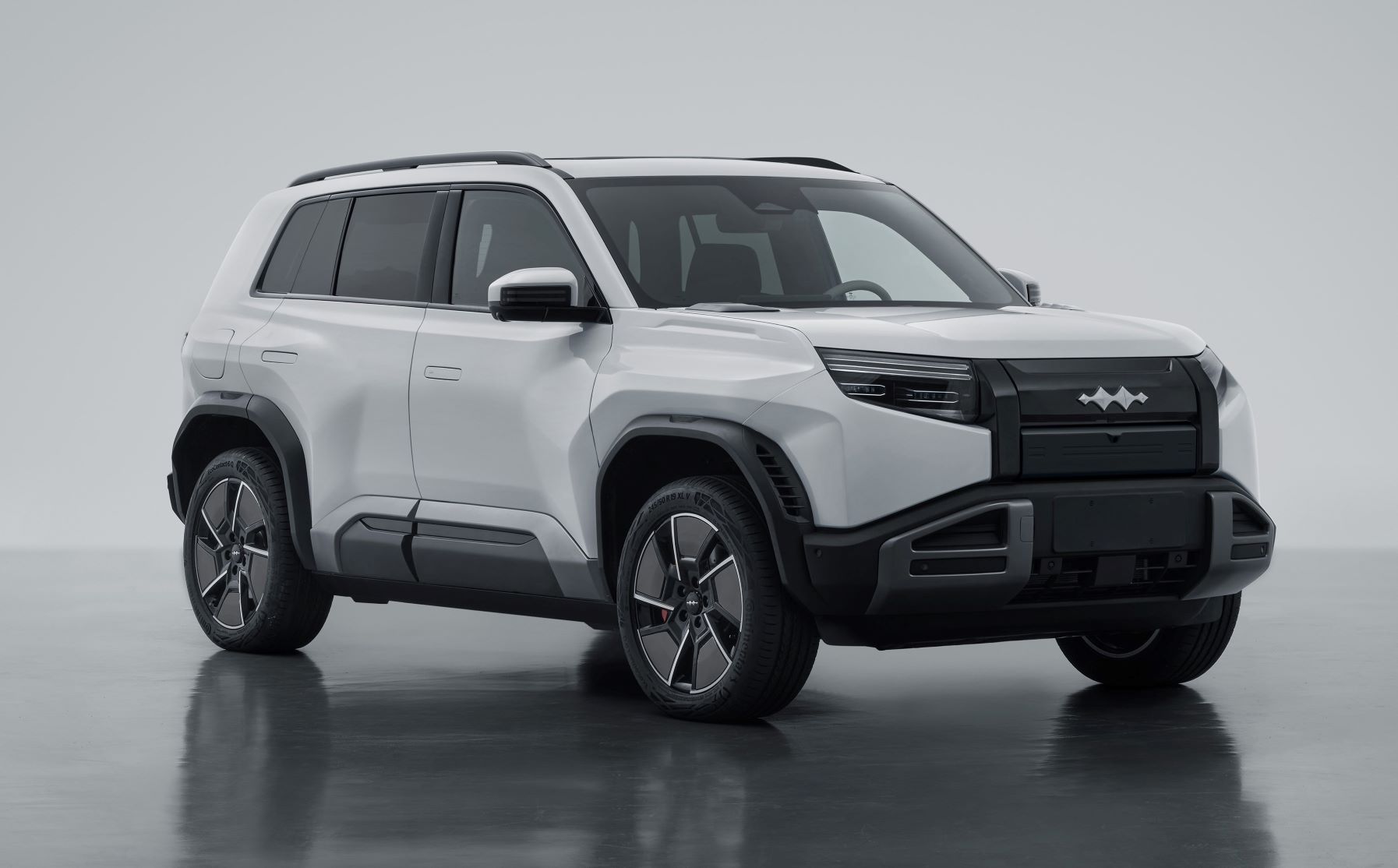 方程豹牌4.6米5座纯电动多用途乘用车(QCJ6460AHBEV3)