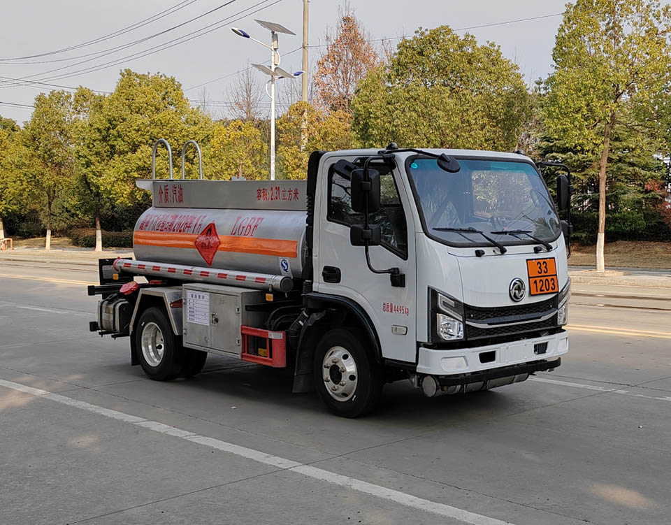 专威牌HTW5046GJYEHQ6加油车