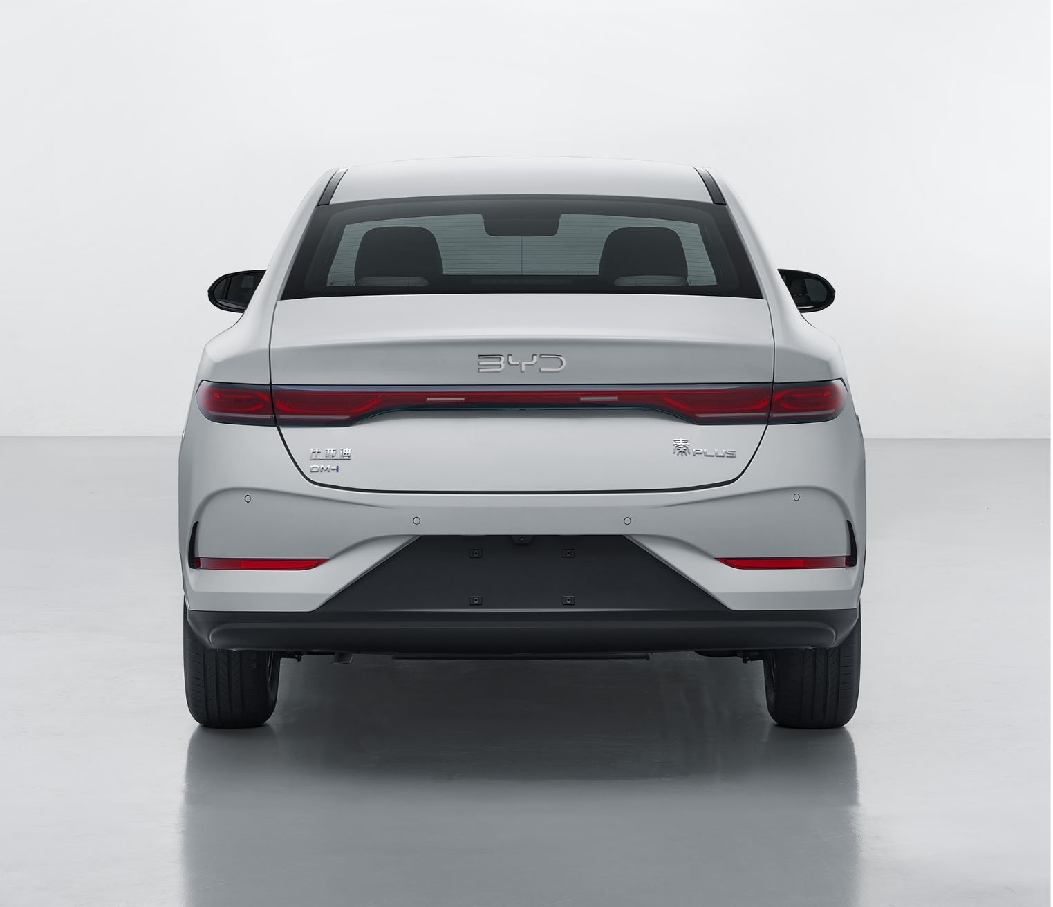 比亚迪牌BYD7155WT6HEV3插电式混合动力轿车公告图片